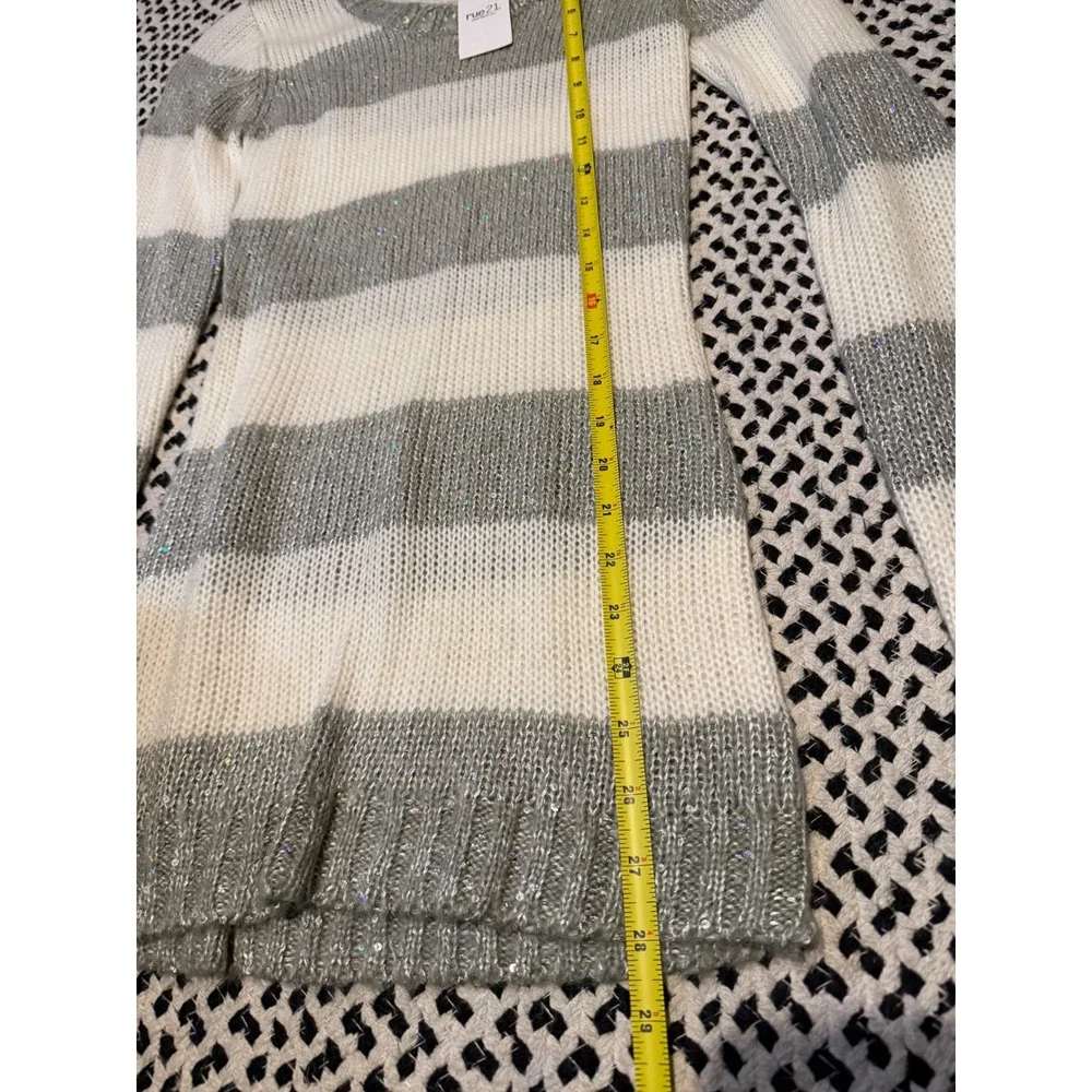 Rue21 Silver White Striped Sequin Knit Long Sleeve Womens Small Sweater Pullover